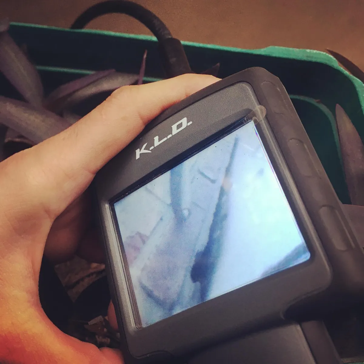 Cámara de inspección mostrando el interior de un hueco